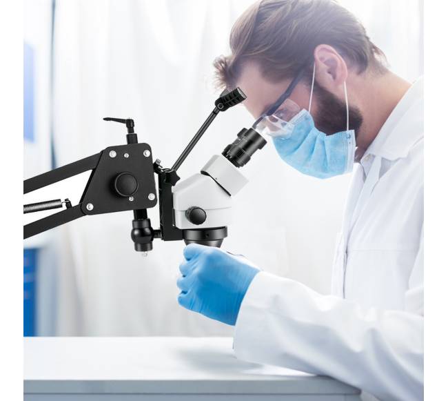 mikroskopas su 76 mm lęšiu ir spyruokliniu laikikliu6