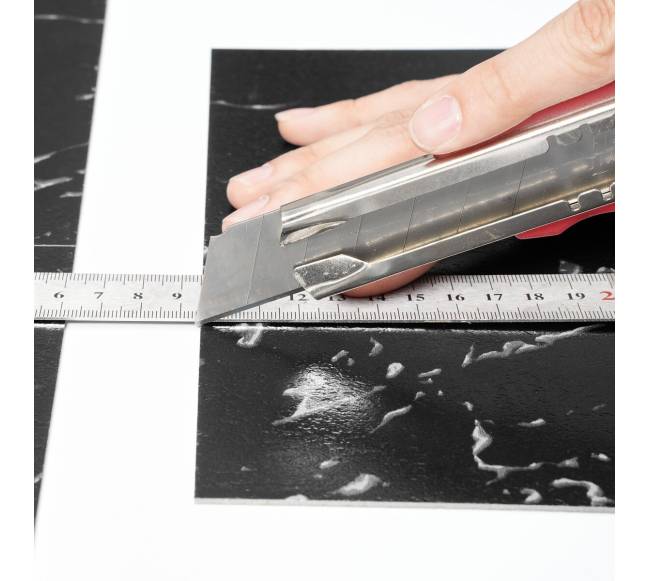 Lipnios vinilinės grindų plytelės juodas marmuras10