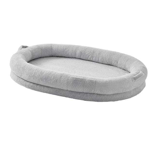 Didelė miegama vieta žmonėms su kailiu8