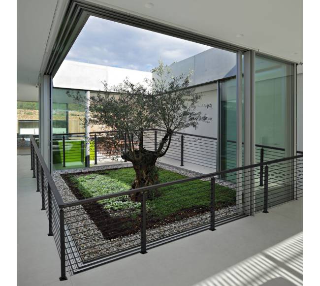 juodas horizontalių skylių turėklų stulpas 106cm7