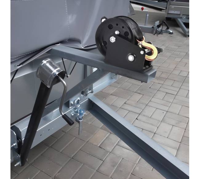 Rankinė gervė su 544 kg traukos galia7