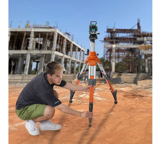 Lazerinio nivelyro stovas su sriegiu7