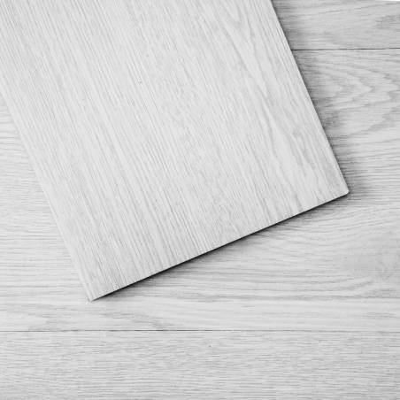 Lipnios vinilinės grindų plytelės 36 vnt 2,5 mm storio šviesiai pilkos medienos tekstūra0