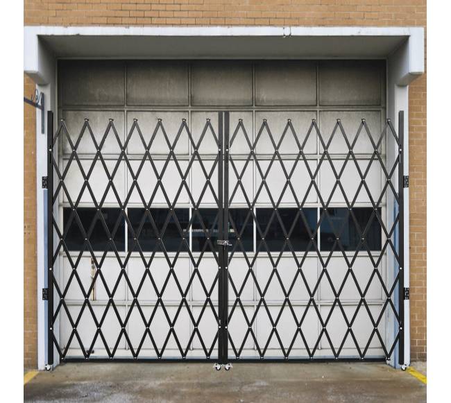 Dviejų dalių sulankstomi saugos vartai su raktais7