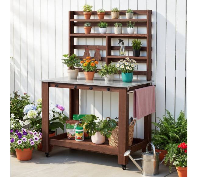 Sodo stalas su lentynomis ir kabliais7