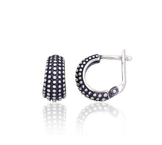 Sidabriniai auskarai ant cilindrinės spynos0