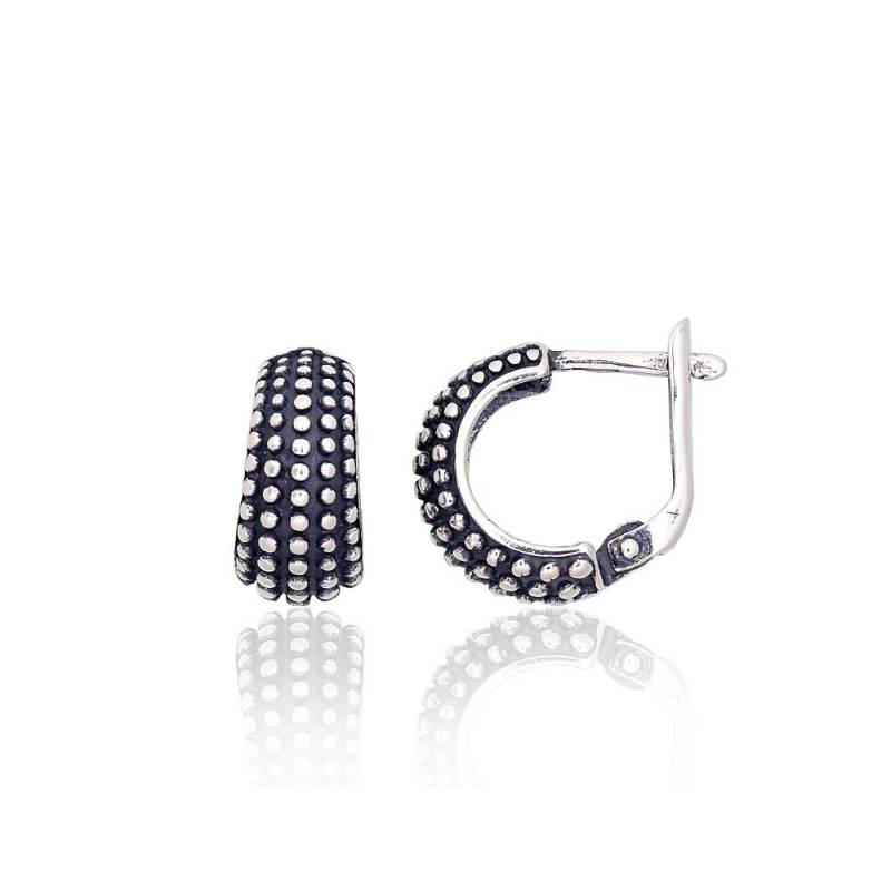 Sidabriniai auskarai ant cilindrinės spynos0