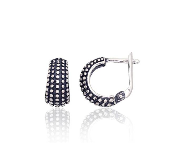 Sidabriniai auskarai ant cilindrinės spynos1