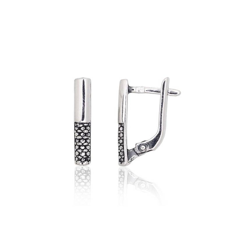 Sidabriniai auskarai ant cilindrinės spynos0