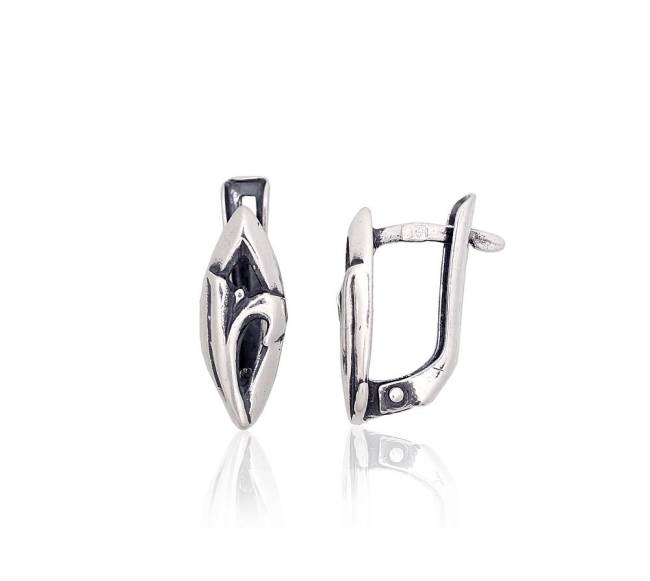 Sidabriniai auskarai ant cilindrinės spynos0