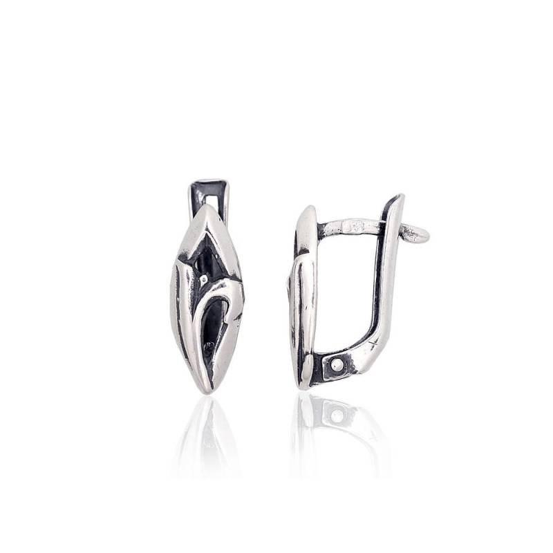 Sidabriniai auskarai ant cilindrinės spynos0