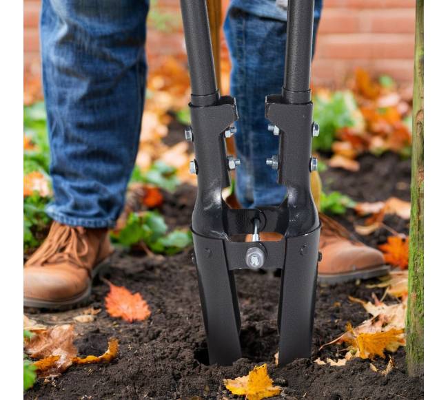 Duobės kasimo įrankis su plieno rankena7