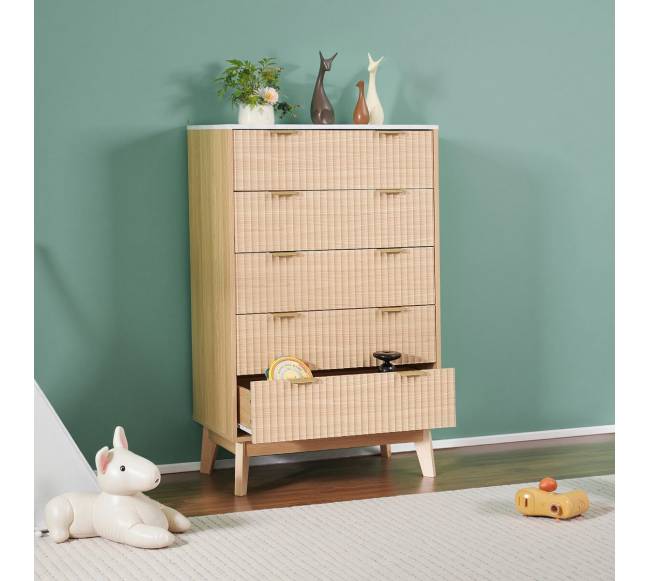 5 stalčių medinė komoda su priešaplampimu7