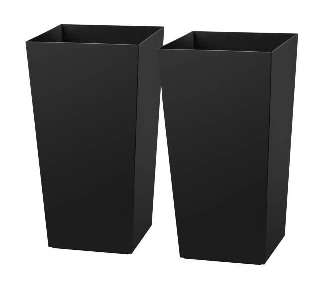 Aukšti juodi plastikiniai vazonai su ratukais0