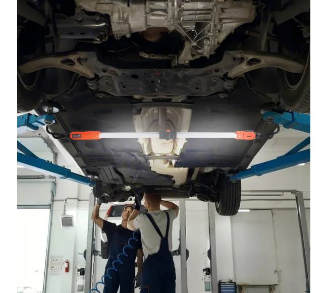 Įkrovimo LED darbo lemputė variklio dangčiui7