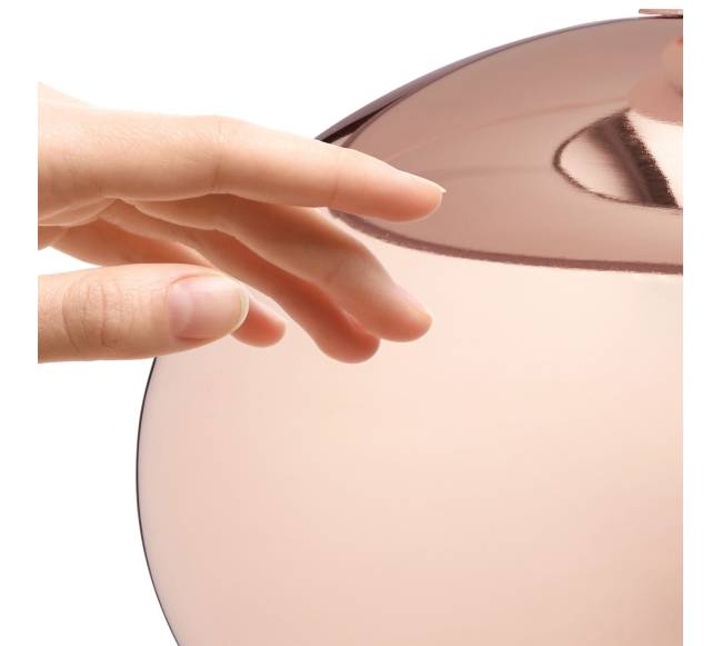 Prie lovos pastatoma lempa Touch6