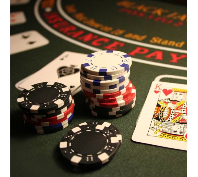 Pokerio dėklas su 300 lazerinių pokerio žetonų2