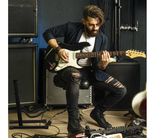 Sulankstomas gitaros stovas1