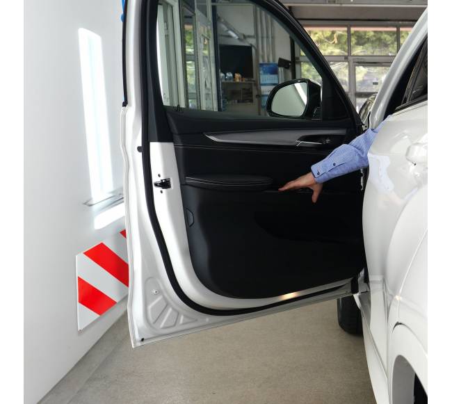 2x automobilio durelių apsauga garažui2