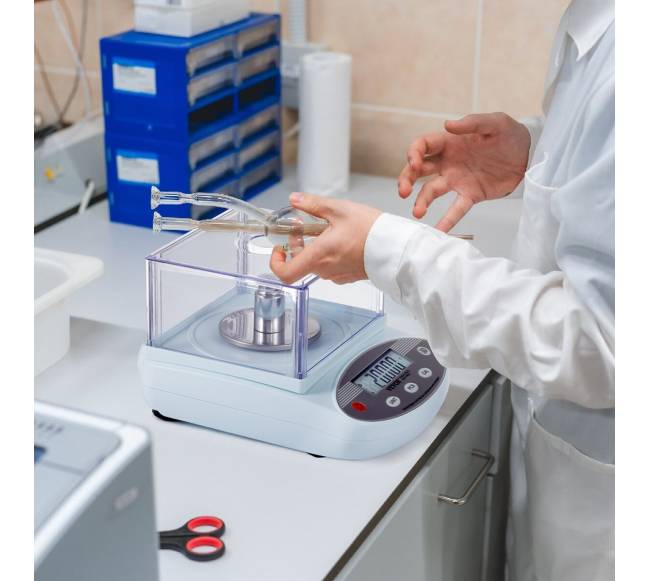 Analitinės svarstyklės su vėjo apsauga7