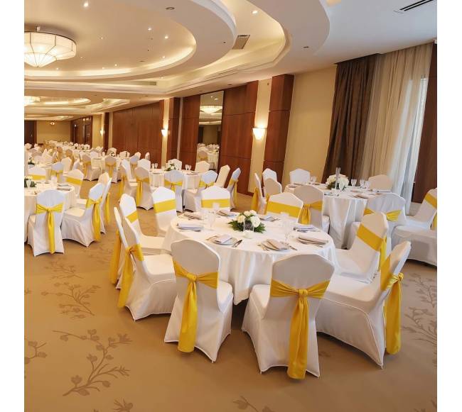 50 vienetų baltos sėdynių užvalkalai vestuvėms7