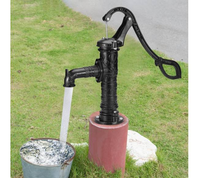 Senovinė rankinė vandens pompa7