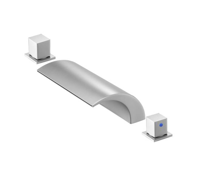 romėniškas vonios maišytuvas su krioklio srove0