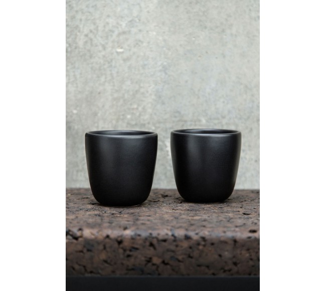 Juodos keramikos puodelis