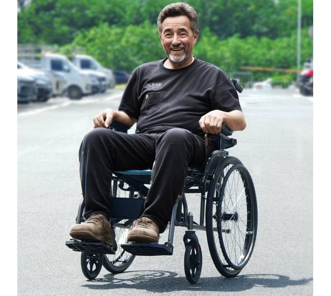 Lengvas aliuminis neįgaliojo vežimėlis7