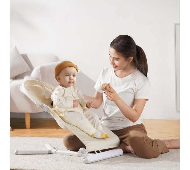 Sulankstoma kūdikio sėdynė su žaislų juosta7