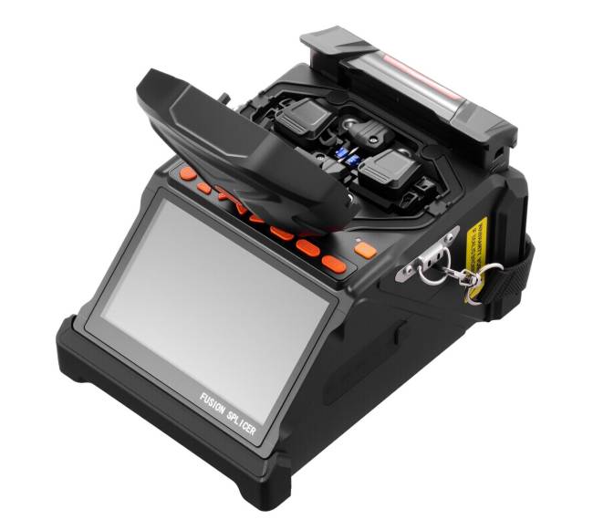 Optinių skaidulų sujungiklis su 6 varikliais9