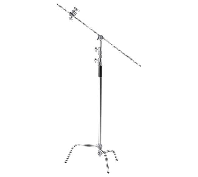 C stovas su strėle fotografijos įrangai10