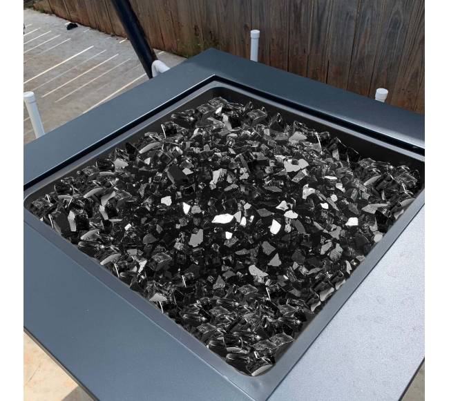 Juodos židinys stiklo uolienos7