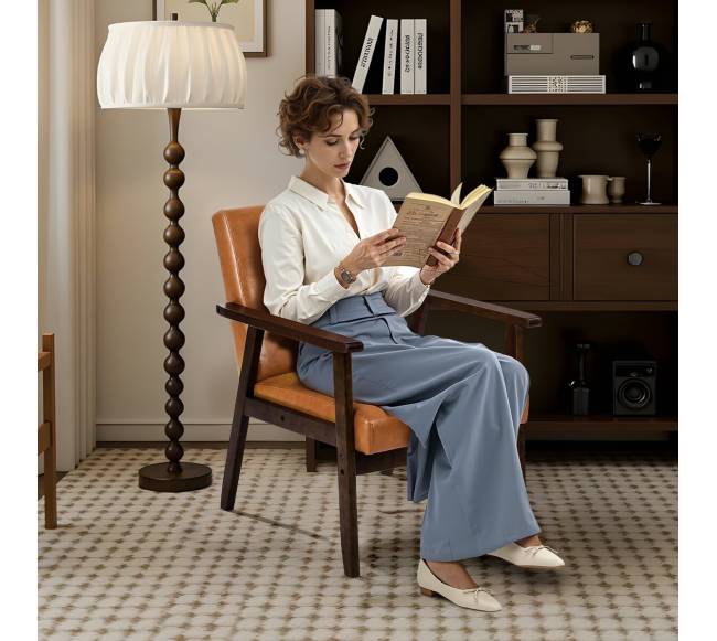 Vidurio amžiaus moderni odinė kėdė7