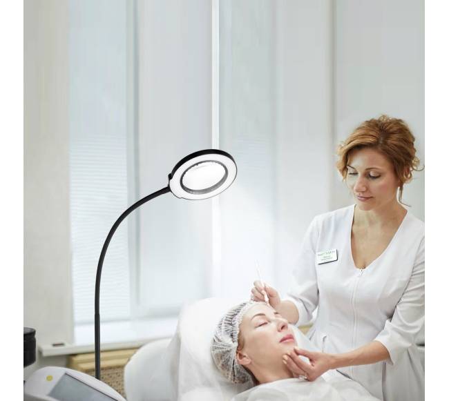 Didinamasis stiklas su šviesa ir stovu7