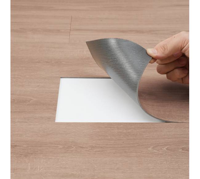 Lipnios vinilinės grindų plytelės su natūralaus medžio dizainu8