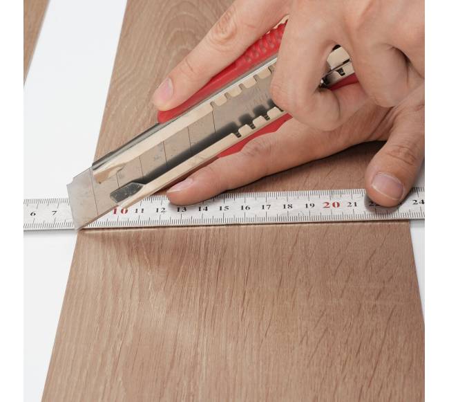 Lipnios vinilinės grindų plytelės su natūralaus medžio dizainu9