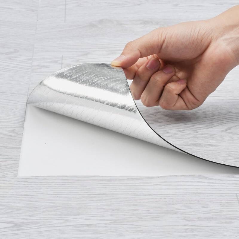 Lipnios vinilinės grindų plytelės0