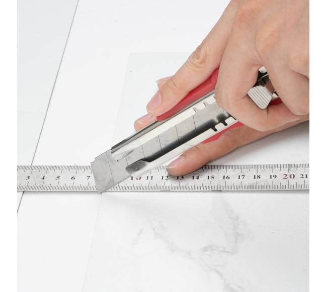 Lipni vinilinė grindų danga su baltu marmuru9