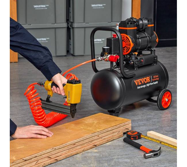 4,8 galono kompresorius 900W 70 dB7