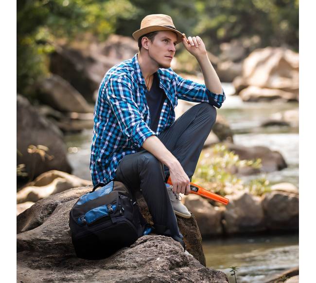 Metalo detektorius su LCD ekranu IP687